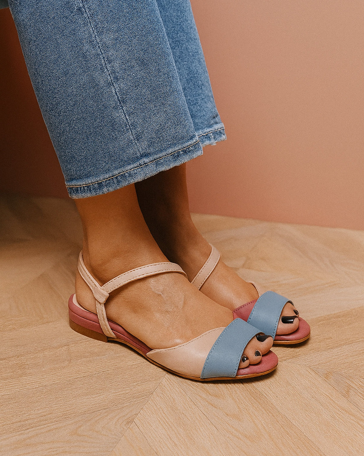 Horiva - Flat sandals with strap