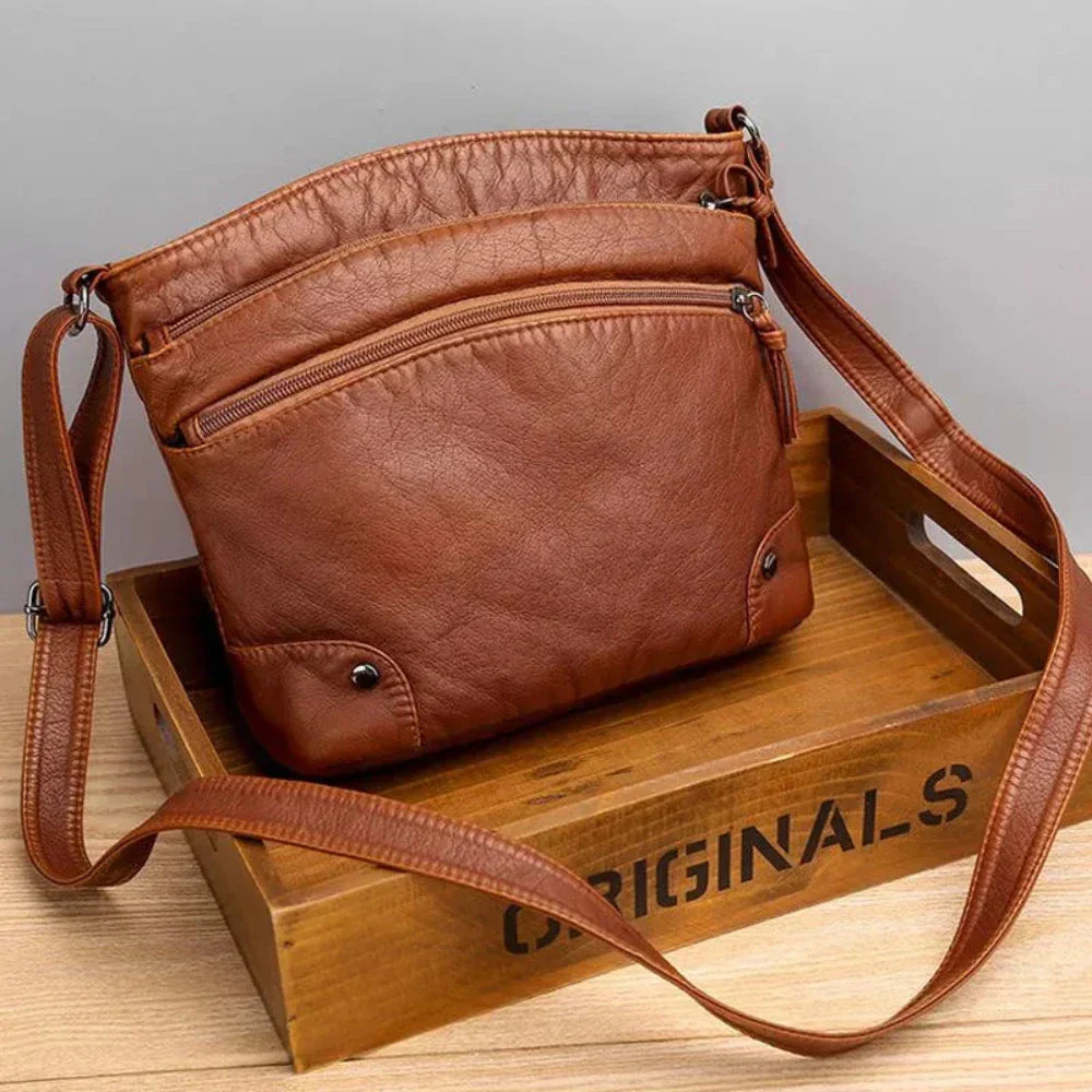 Zoe | Wallet with Timeless Charm
