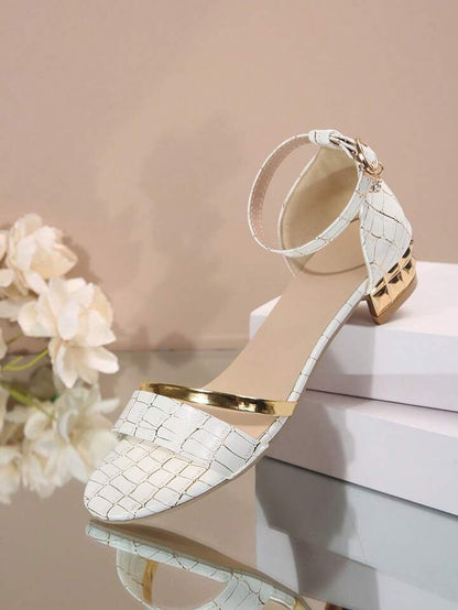 Sharmila – Elegant sandals with gold accents