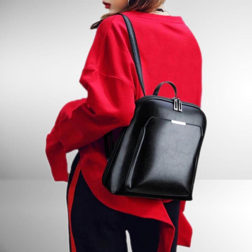 Naomi | Former bag with two zippers and elegant simplicity