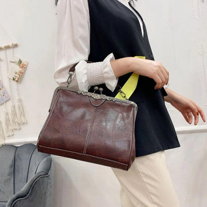 Mila | Timeless vintage bag with elegant clasp